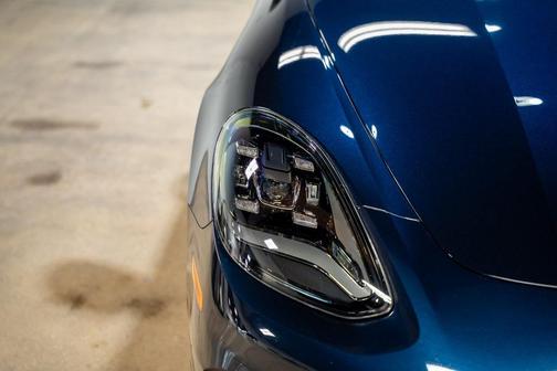 2023 Porsche Panamera 4 Platinum Edition