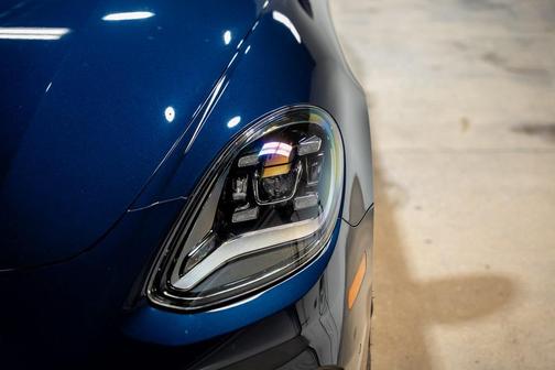 2023 Porsche Panamera 4 Platinum Edition