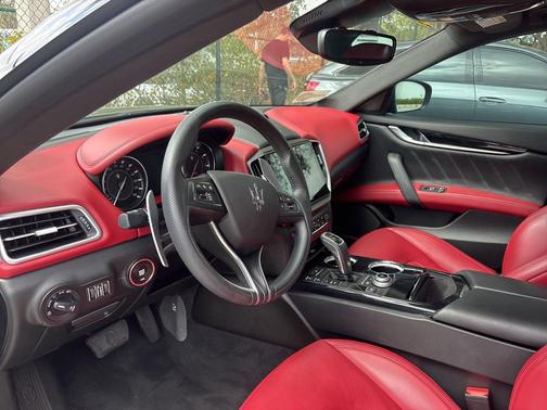 2022 Maserati Ghibli Modena