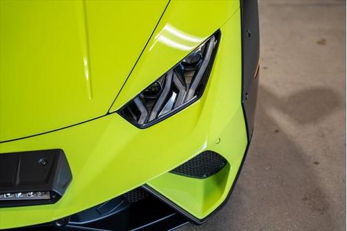2024 Lamborghini Huracan Sterrato Base