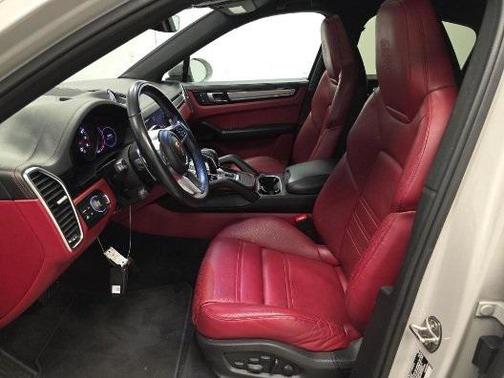 2023 Porsche Cayenne Platinum Edition