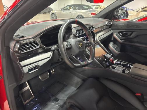 2023 Lamborghini Urus S