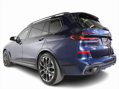 2023 BMW X7 M60i