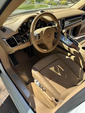 2015 Porsche Panamera 4