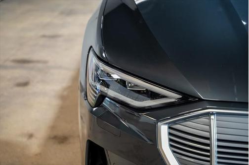 2022 Audi e-tron Premium