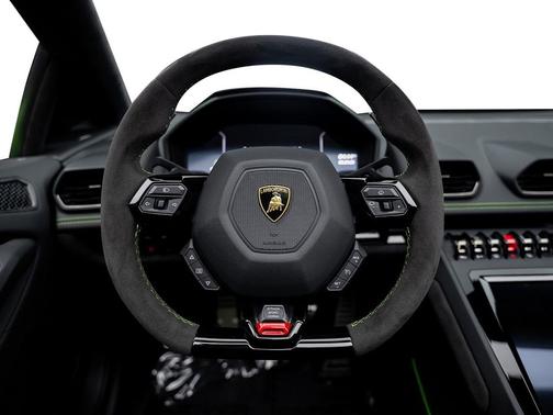 Verde Mantis Metallic 2024 Lamborghini Huracan EVO Base