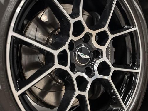 2021 Aston Martin DBX Base