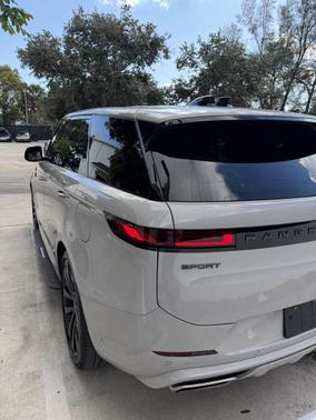 2025 Land Rover Range Rover Sport SE