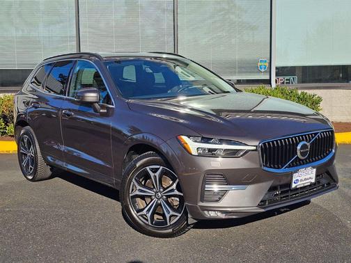 Gray 2022 Volvo XC60 B5 Momentum