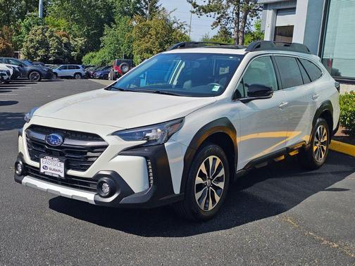 Crystal White Pearl 2023 Subaru Outback Limited