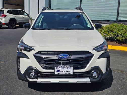 Crystal White Pearl 2023 Subaru Outback Limited