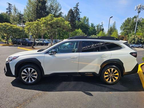 Crystal White Pearl 2023 Subaru Outback Limited