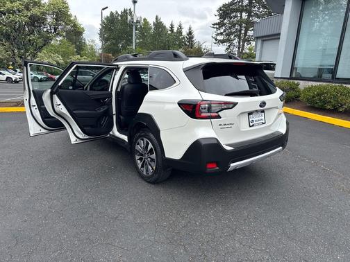 Crystal White Pearl 2023 Subaru Outback Limited