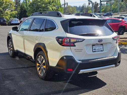 Crystal White Pearl 2023 Subaru Outback Limited