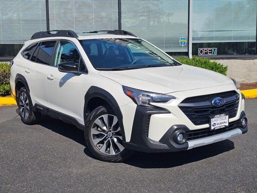 Crystal White Pearl 2023 Subaru Outback Limited