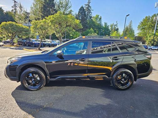 Crystal Black Silica 2022 Subaru Outback Wilderness