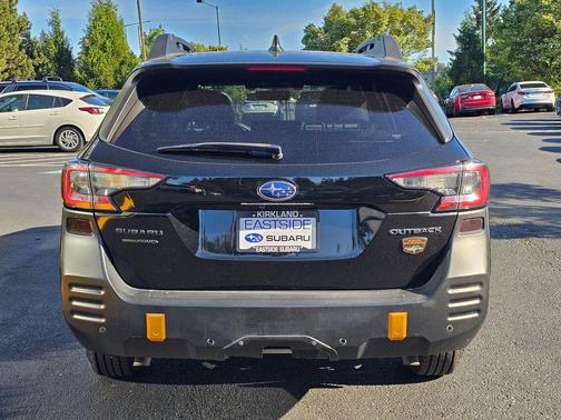 Crystal Black Silica 2022 Subaru Outback Wilderness