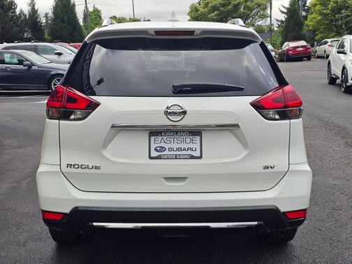 Glacier White 2018 Nissan Rogue SV