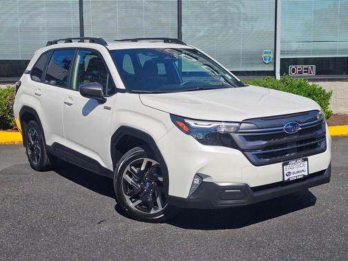 Crystal White Pearl 2025 Subaru Forester Hybrid Premium