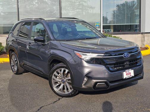 Magnetite Gray Metallic 2025 Subaru Forester Touring