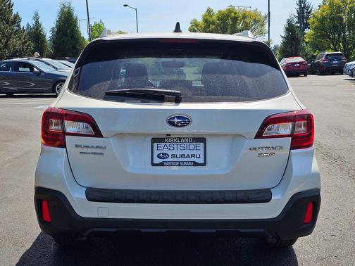 Crystal White Pearl 2019 Subaru Outback 3.6R Touring