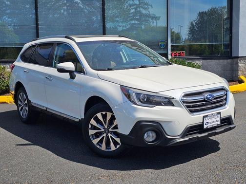 Crystal White Pearl 2019 Subaru Outback 3.6R Touring