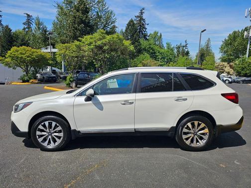Crystal White Pearl 2019 Subaru Outback 3.6R Touring