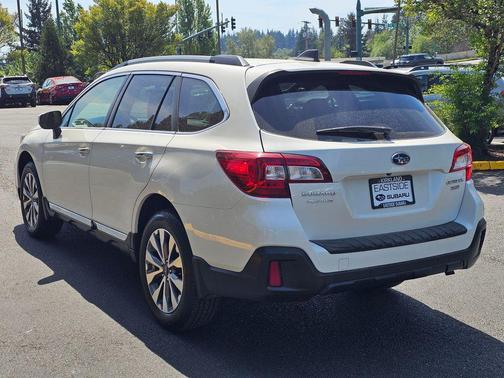 Crystal White Pearl 2019 Subaru Outback 3.6R Touring