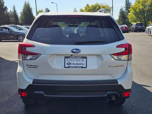 Crystal White Pearl 2023 Subaru Forester Premium