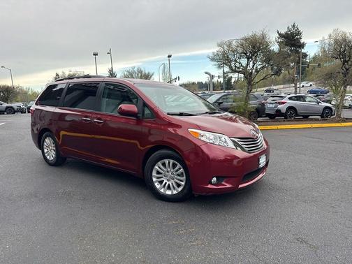 2017 Toyota Sienna XLE