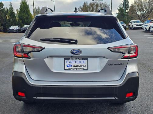 Ice Silver Metallic 2023 Subaru Outback Onyx Edition