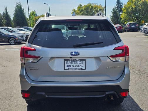 Ice Silver Metallic 2023 Subaru Forester Premium