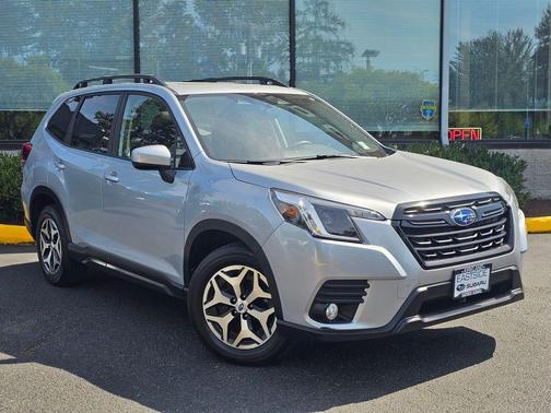 Ice Silver Metallic 2023 Subaru Forester Premium
