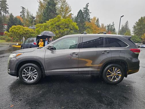 2017 Toyota Highlander SE