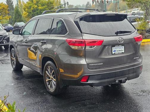 2017 Toyota Highlander SE