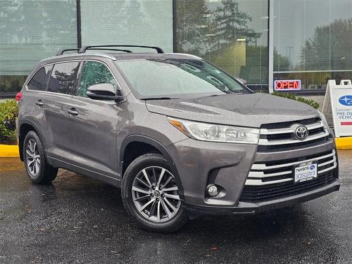 2017 Toyota Highlander SE