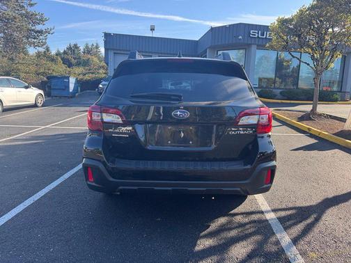 Black 2018 Subaru Outback 2.5i Premium