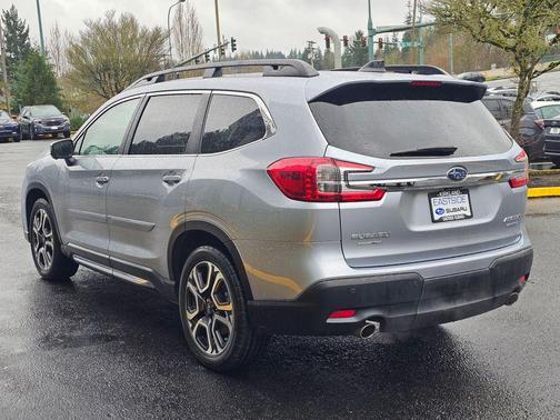 Ice Silver Metallic 2023 Subaru Ascent Limited 8-Passenger