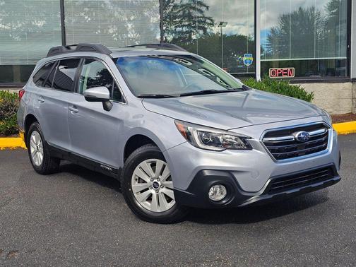 Ice Silver Metallic 2018 Subaru Outback 2.5i Premium