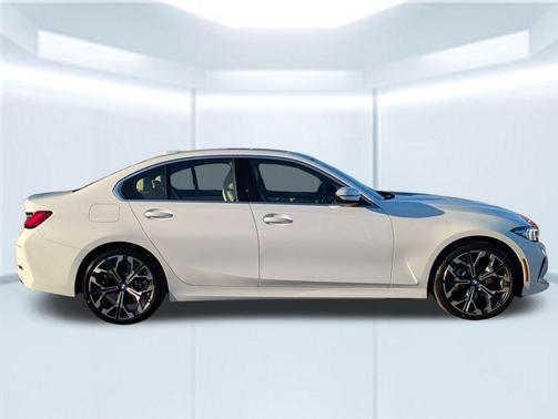 Alpine White 2026 BMW 330 330i