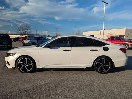 White 2022 Honda Accord Sport SE 1.5T