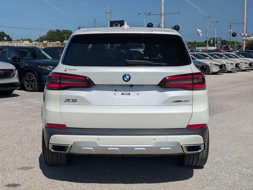 Mineral White Metallic 2023 BMW X5 xDrive40i