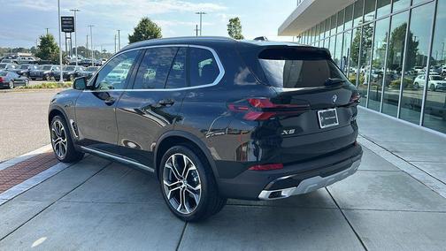 Black Sapphire Metallic 2026 BMW X5 sDrive40i