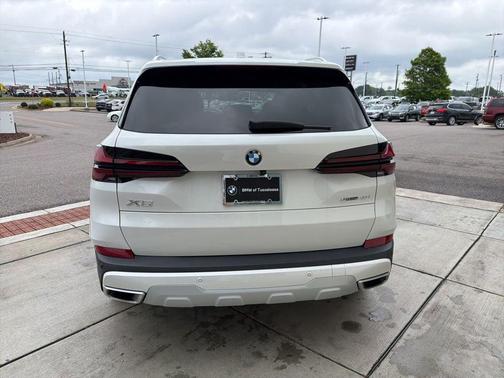 Mineral White Metallic 2024 BMW X5 sDrive40i