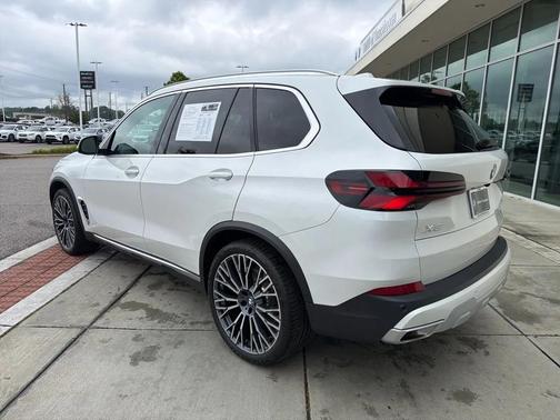 Mineral White Metallic 2024 BMW X5 sDrive40i