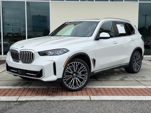 Mineral White Metallic 2024 BMW X5 sDrive40i