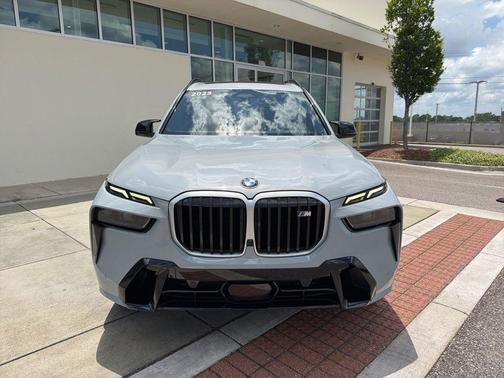 Brooklyn Grey Metallic 2023 BMW X7 M60i