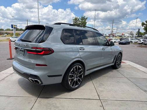 Brooklyn Grey Metallic 2023 BMW X7 M60i