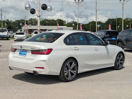 Mineral White Metallic 2023 BMW 330 330i