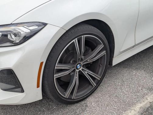 Mineral White Metallic 2023 BMW 330 330i